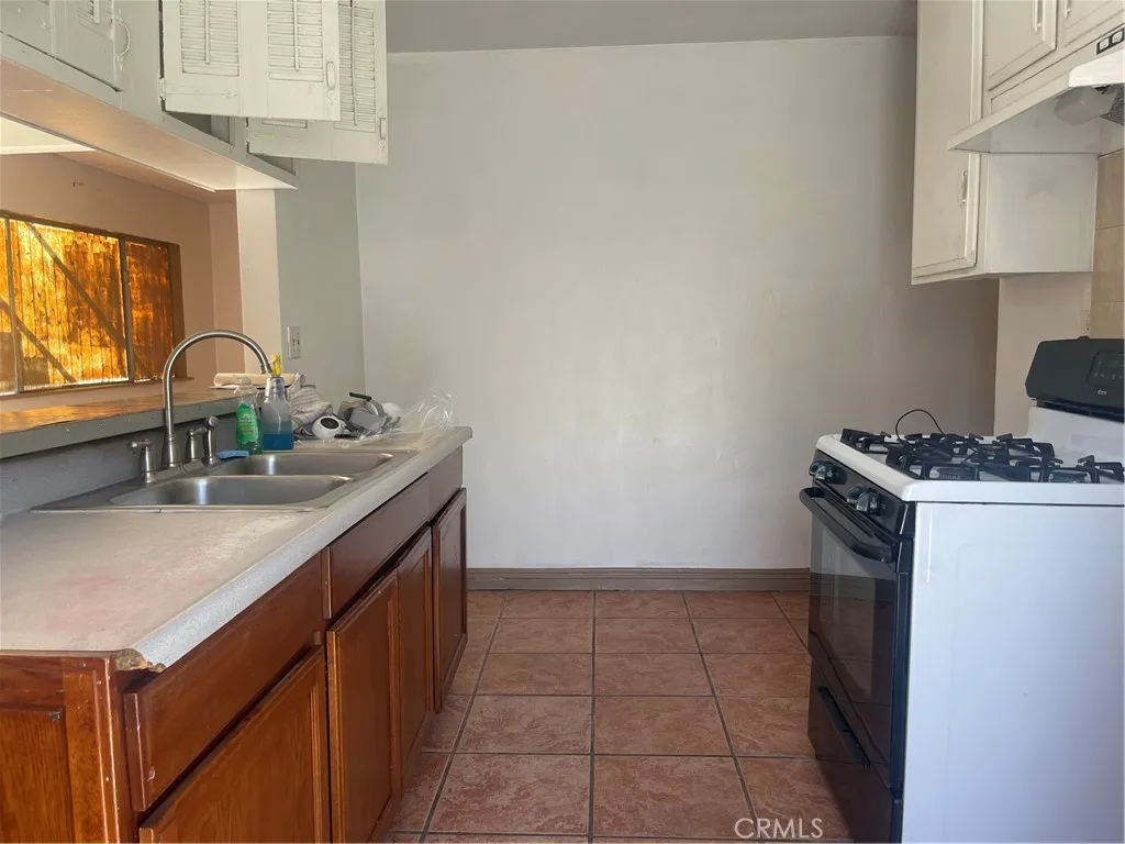 5609 E Beverly Boulevard, East Los Angeles, California 90022 home-pic-12