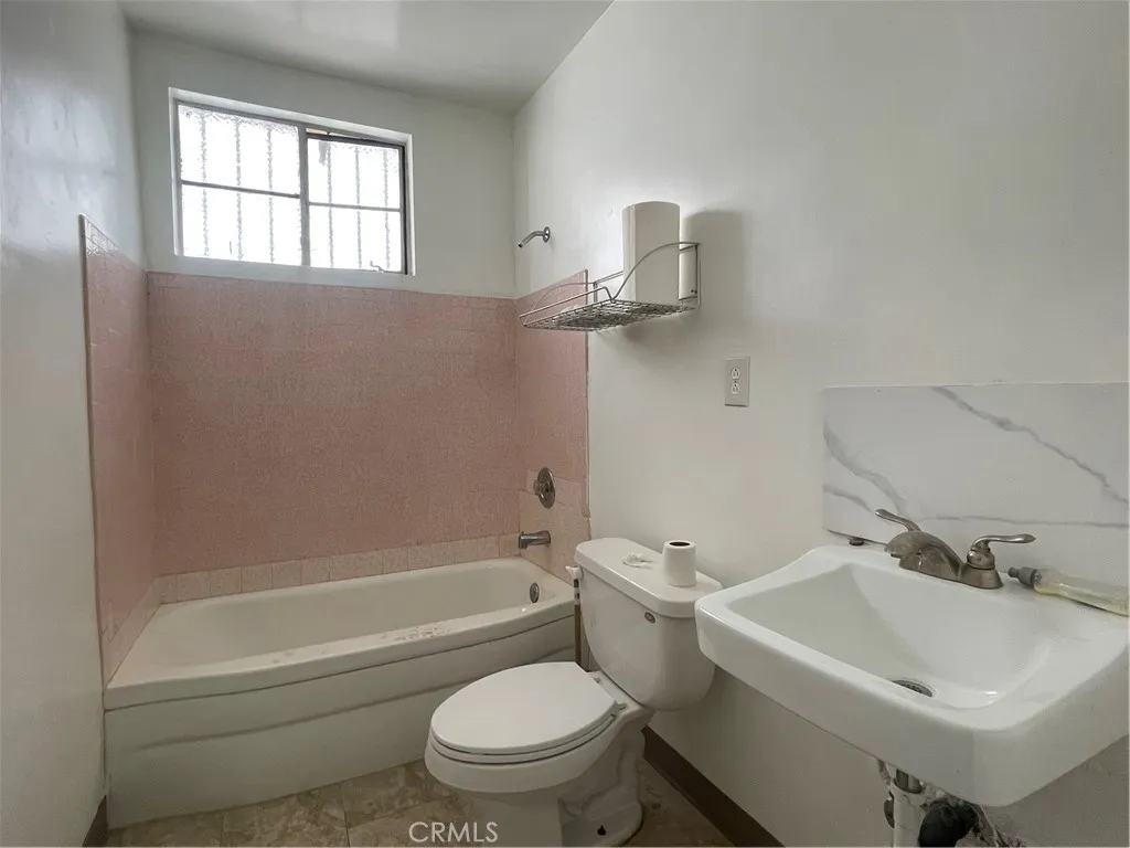 5609 E Beverly Boulevard, East Los Angeles, California 90022 home-pic-10