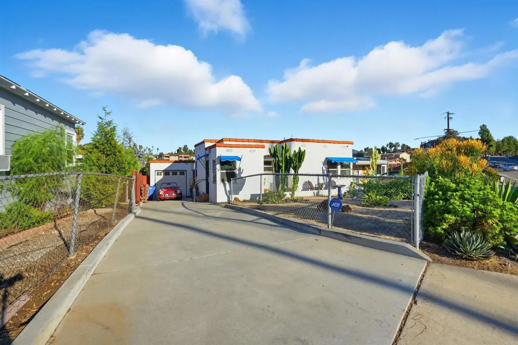 4477 Spring Street, La Mesa, California 91941 home-pic-1