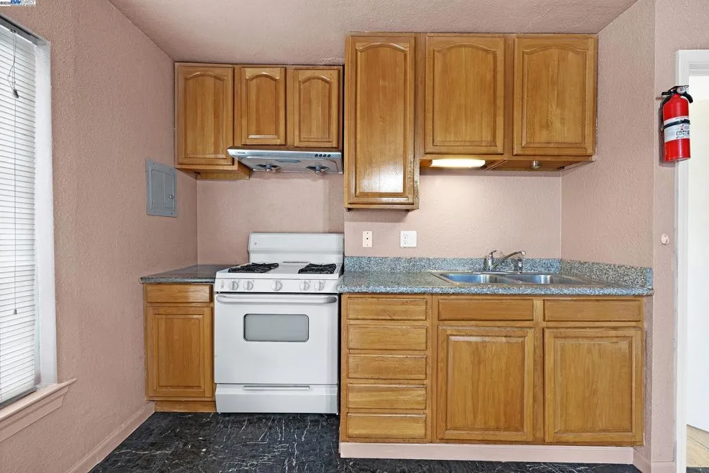 2607 23rd Ave, Oakland, California 94606 home-pic-23