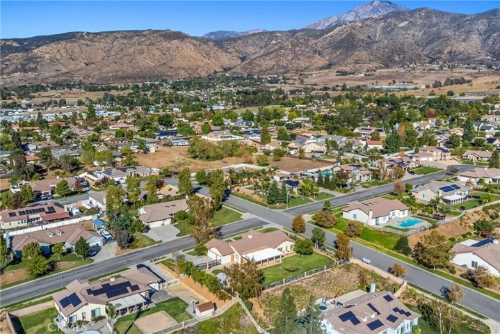 35377 Shade Tree Road, Yucaipa, California 92399