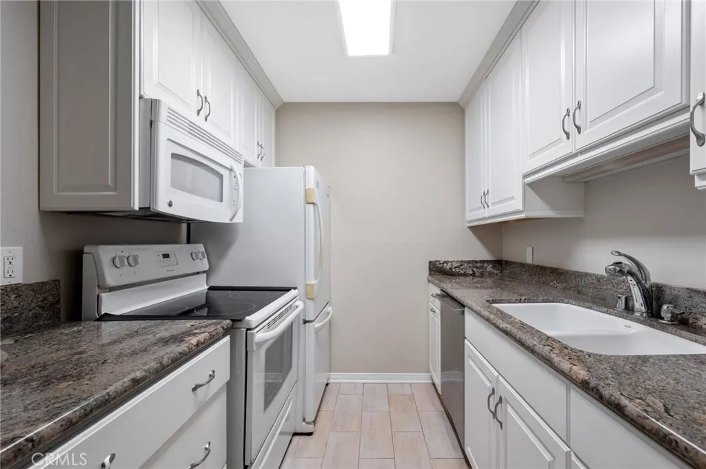 3604 W Estates Lane 117, Rolling Hills Estates, California 90274 home-pic-7