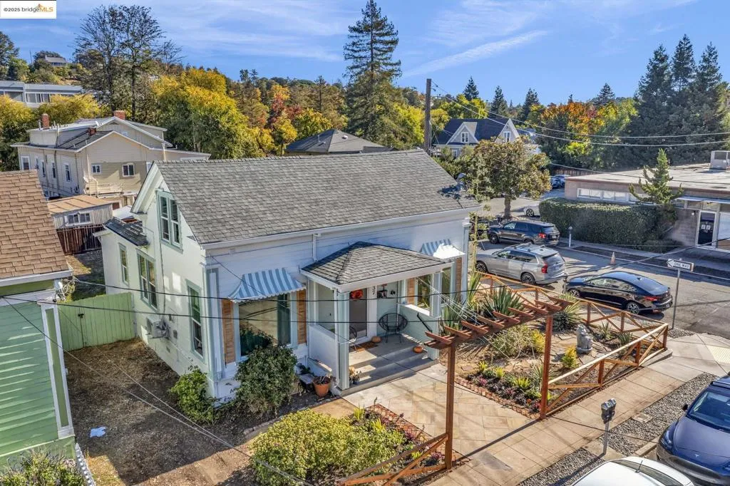 933 Las Juntas St, Martinez, California 94553 home-pic-38