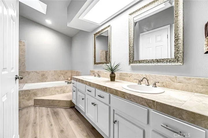 645 E Champlain Drive 106, Fresno, California 93730