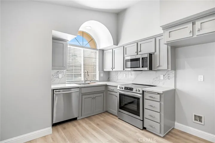 645 E Champlain Drive 106, Fresno, California 93730