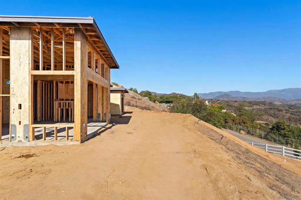 3916 Citrus Dr, Fallbrook, California 92028 home-pic-29