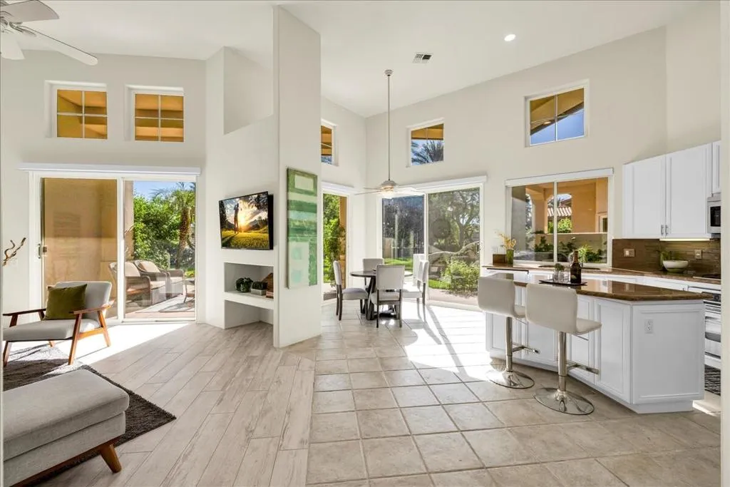 48110 Via Vallarta, La Quinta, California 92253 home-pic-1