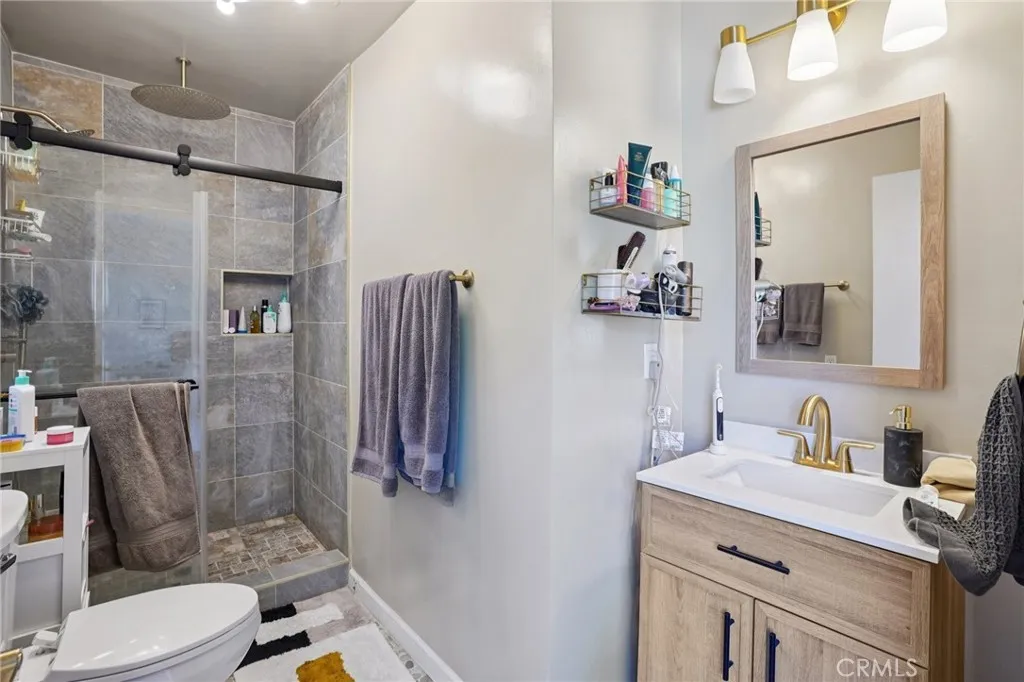 2305 Silver Ridge Avenue, Los Angeles, California 90039 home-pic-11