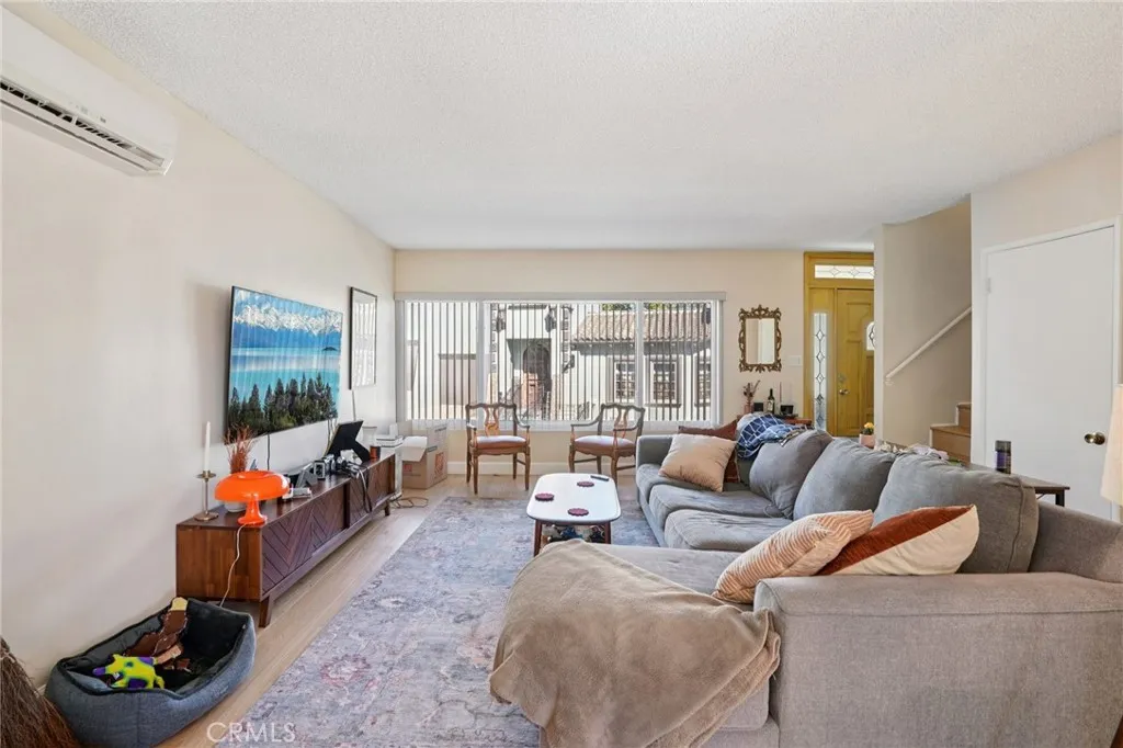 2305 Silver Ridge Avenue, Los Angeles, California 90039 home-pic-2