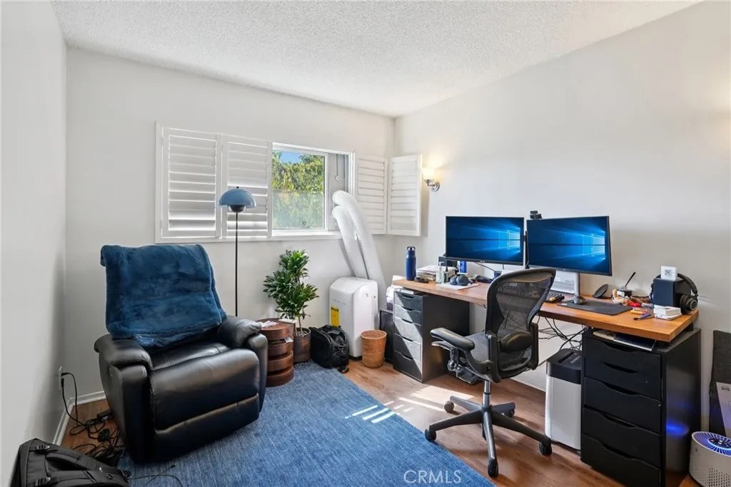2305 Silver Ridge Avenue, Los Angeles, California 90039 home-pic-12