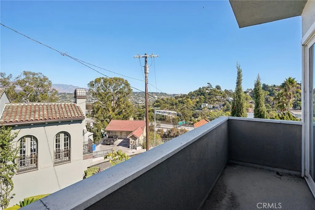 2305 Silver Ridge Avenue, Los Angeles, California 90039 home-pic-35
