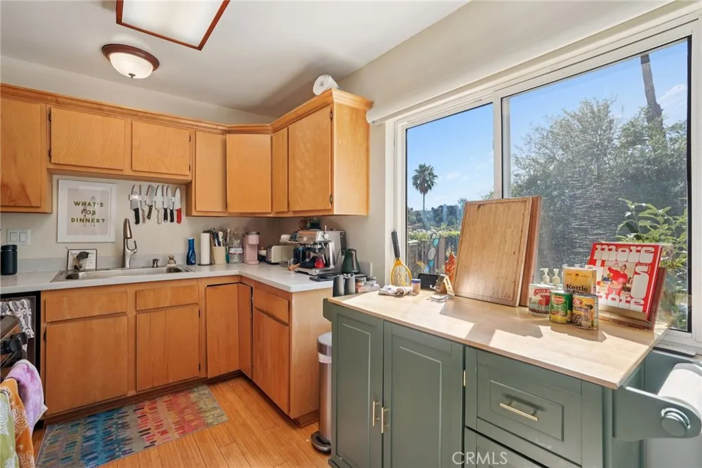 2305 Silver Ridge Avenue, Los Angeles, California 90039 home-pic-6