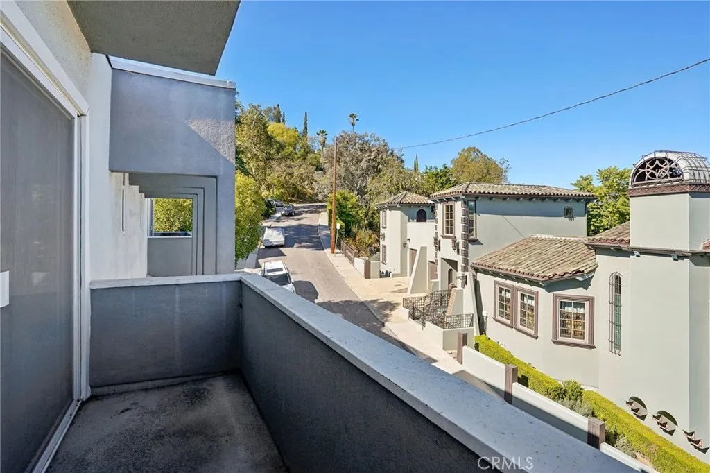 2305 Silver Ridge Avenue, Los Angeles, California 90039 home-pic-36