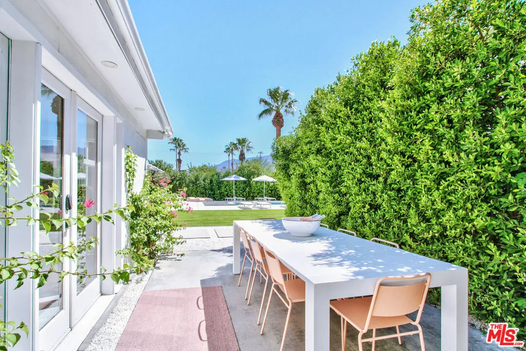 678 S Thornhill Road, Palm Springs, California 92264 home-pic-19