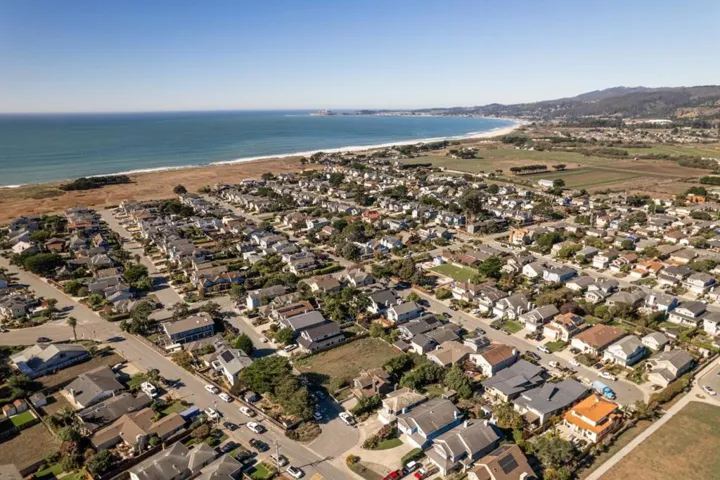 420 Valdez Avenue, Half Moon Bay, California 94019