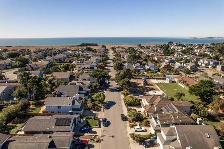 420 Valdez Avenue, Half Moon Bay, California 94019