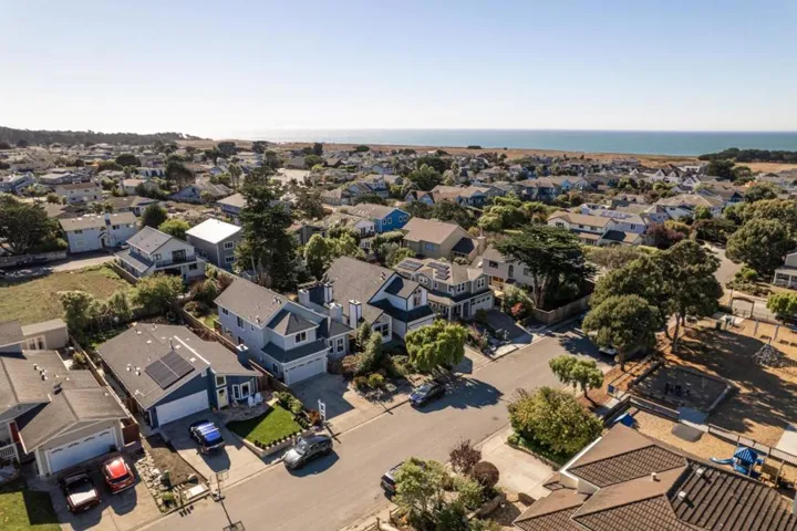 420 Valdez Avenue, Half Moon Bay, California 94019