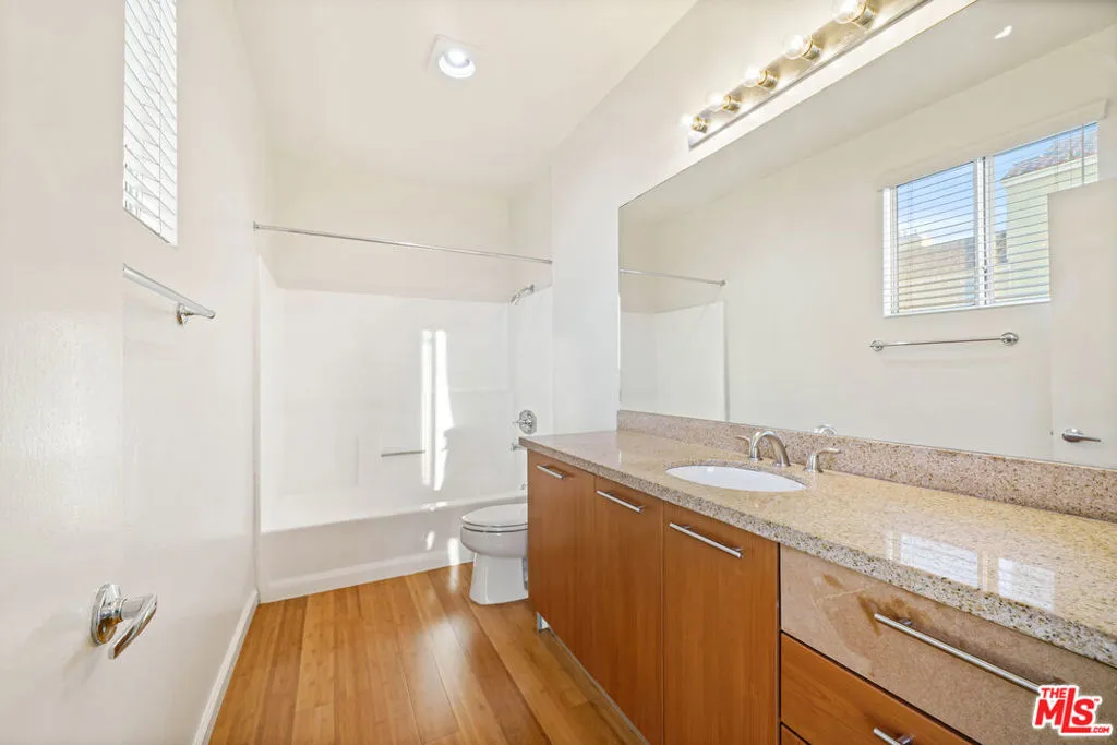 2045 Beloit Avenue 306, Los Angeles, California 90025 home-pic-8