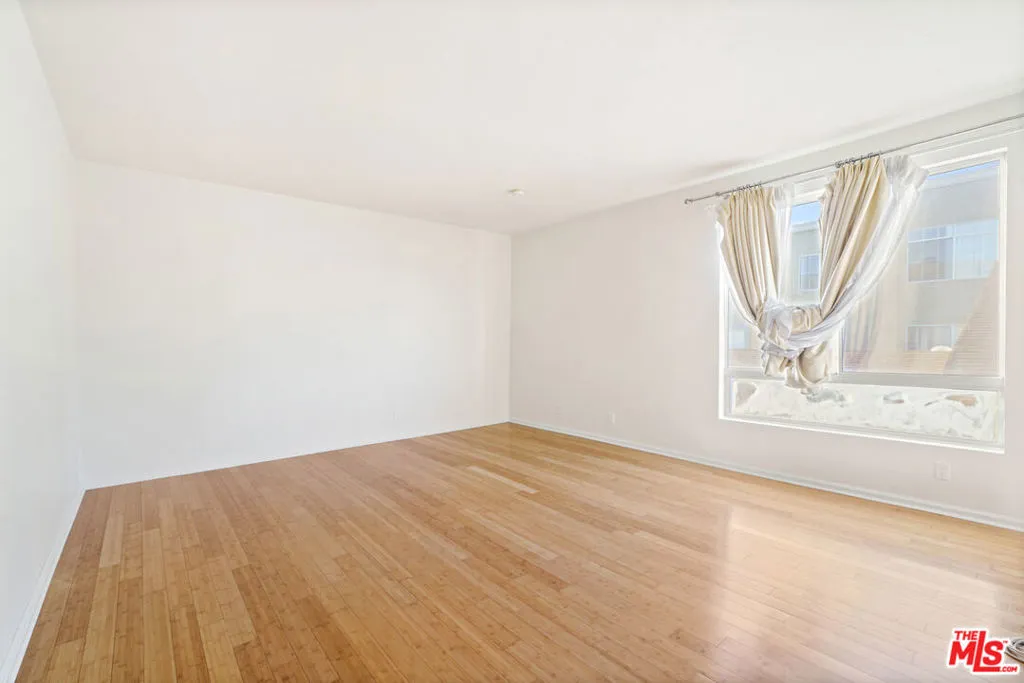 2045 Beloit Avenue 306, Los Angeles, California 90025 home-pic-6