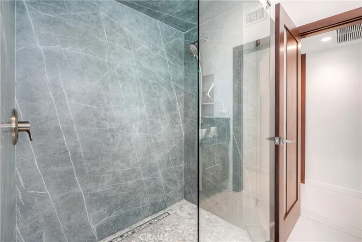 Inviting shower in secondary bath