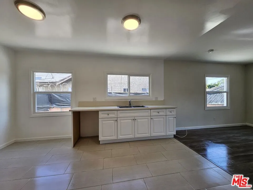 2815 Southwest Drive, Los Angeles, California 90043 home-pic-4