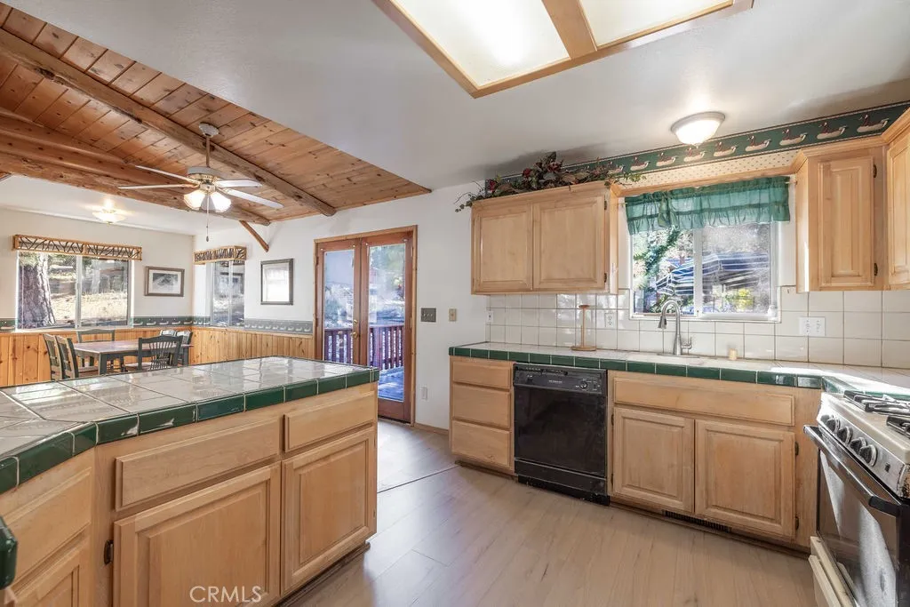 320 Dove Court, Big Bear Lake, California 92315 home-pic-28