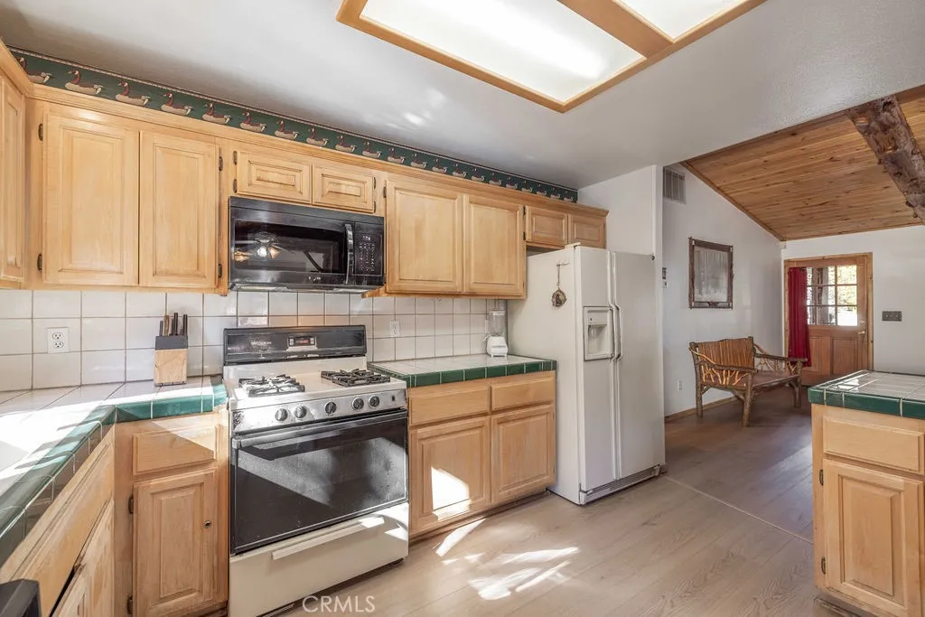 320 Dove Court, Big Bear Lake, California 92315 home-pic-29