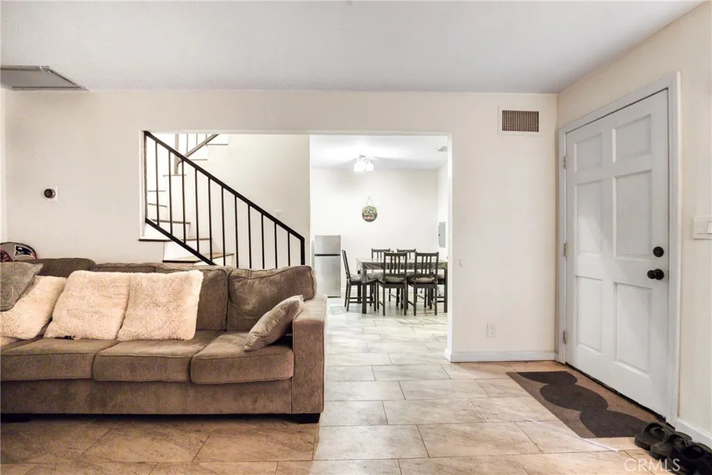 7300 Lennox Avenue J5, Van Nuys, California 91405 home-pic-7