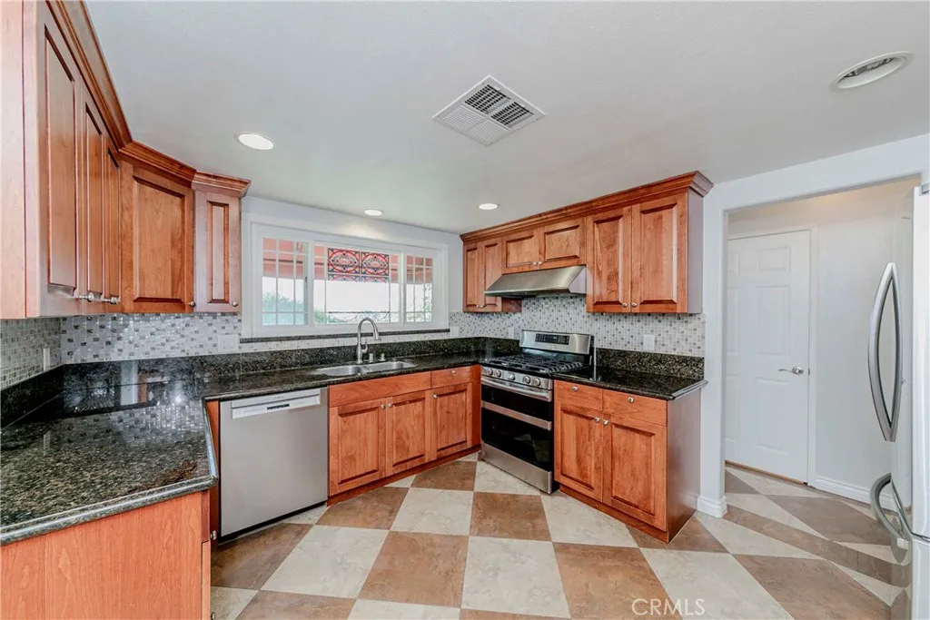 2132 Calavera, Fullerton, California 92833 home-pic-16