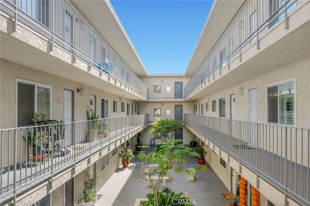 2844 E 3rd St 210, Long Beach, California 90814 home-pic-20