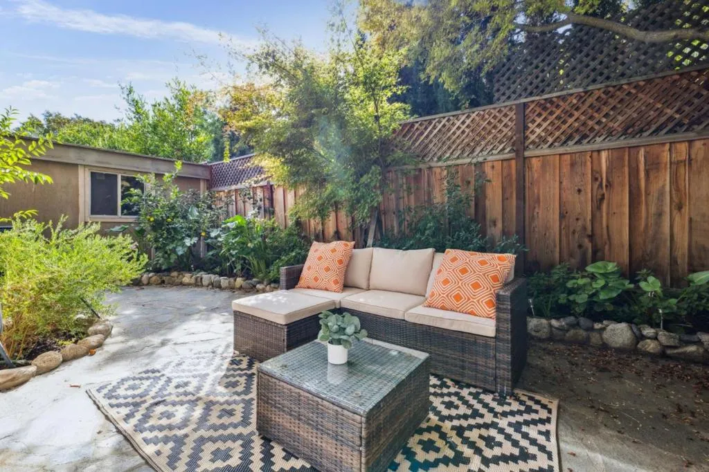 64 Los Altos Square, Los Altos, California 94022 home-pic-10
