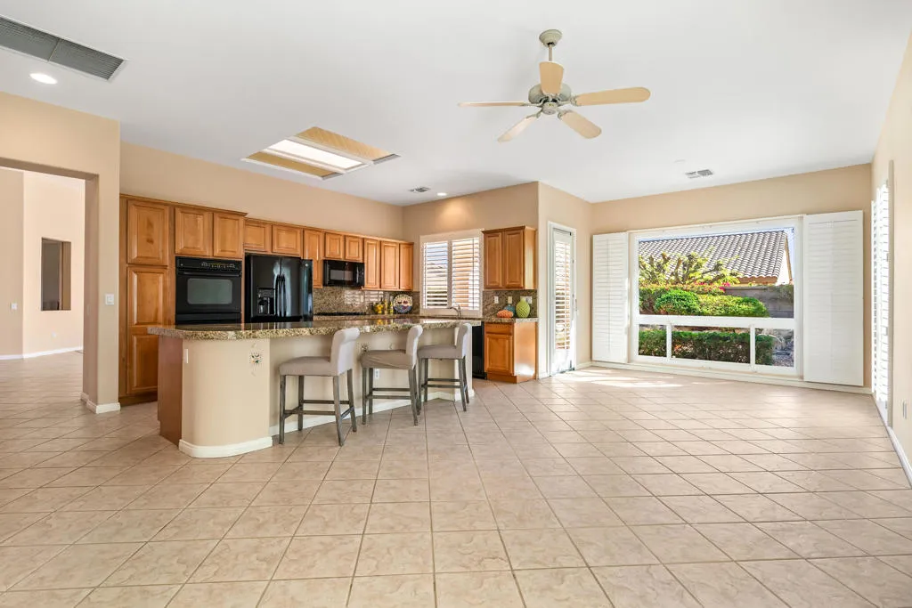 35882 Royal Sage Court, Palm Desert, California 92211 home-pic-10