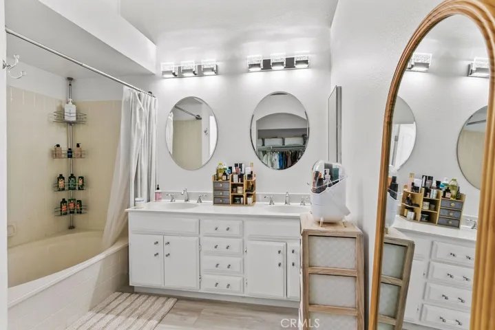 Primary Bathroom, Ensuite (up)