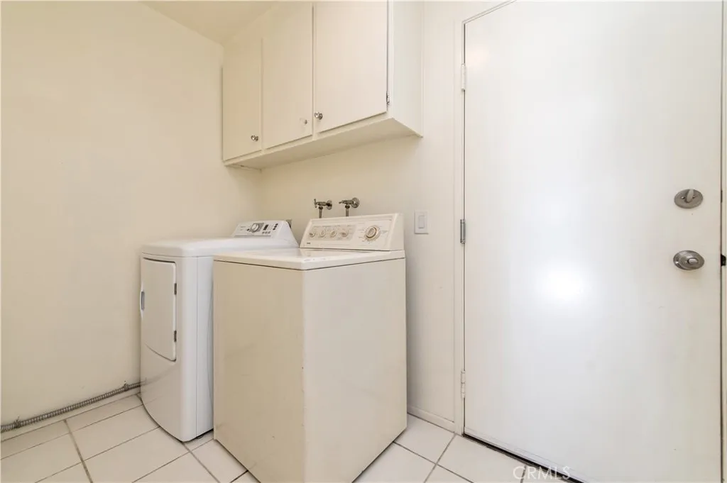 335 Stanford Court, Irvine, California 92612 home-pic-26