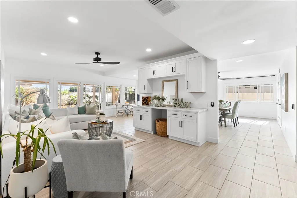 21052 Amberwick Lane, Huntington Beach, California 92646 home-pic-8