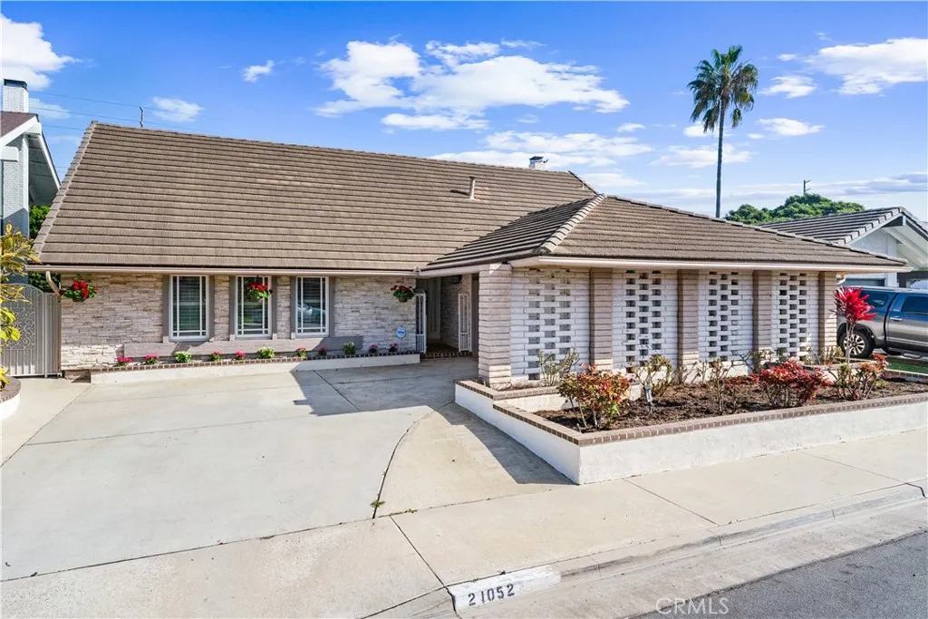 21052 Amberwick Lane, Huntington Beach, California 92646 home-pic-3