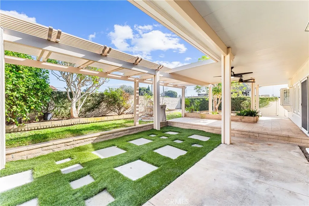 21052 Amberwick Lane, Huntington Beach, California 92646 home-pic-40