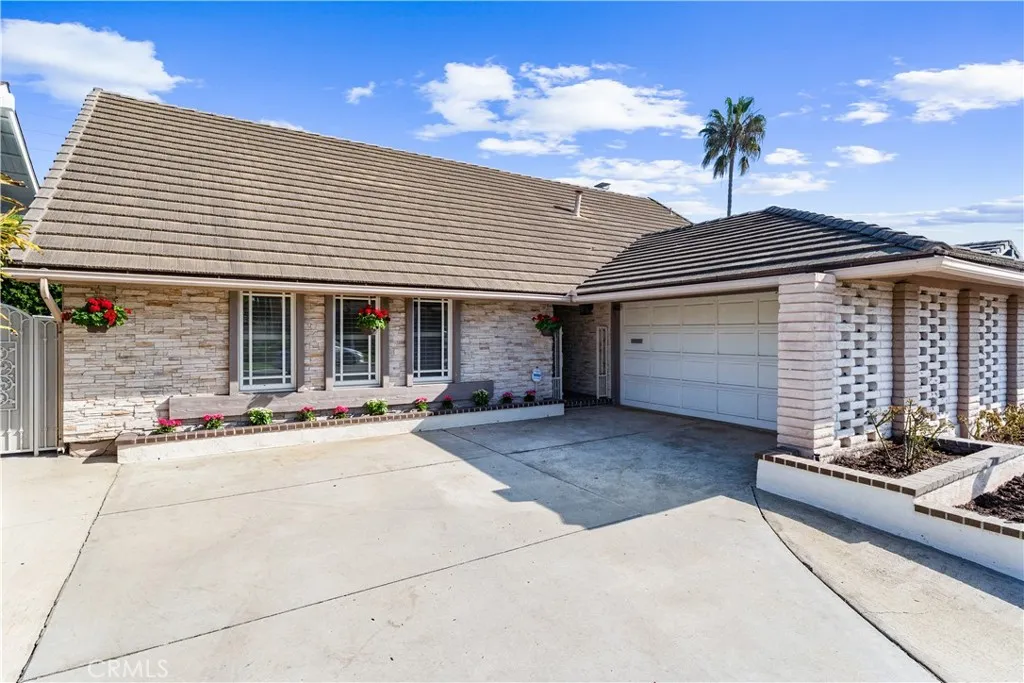 21052 Amberwick Lane, Huntington Beach, California 92646 home-pic-4