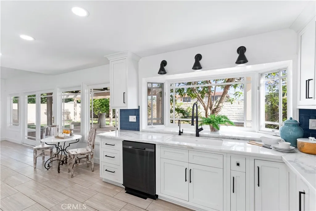 21052 Amberwick Lane, Huntington Beach, California 92646 home-pic-15