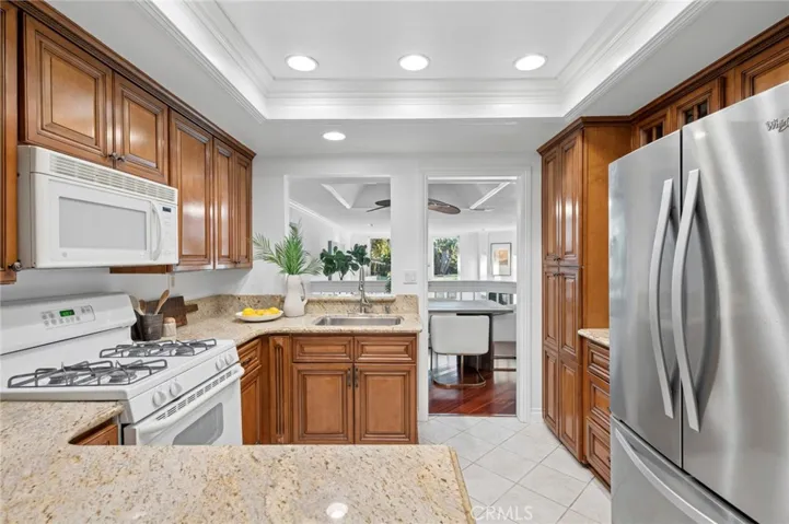 Upgraded Kitchen, luxury custom cabinets, granite countertops, refridgerator included