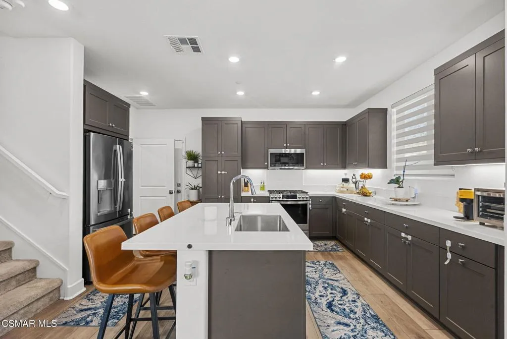 2579 Little Rock Lane, Simi Valley, California 93065 home-pic-14