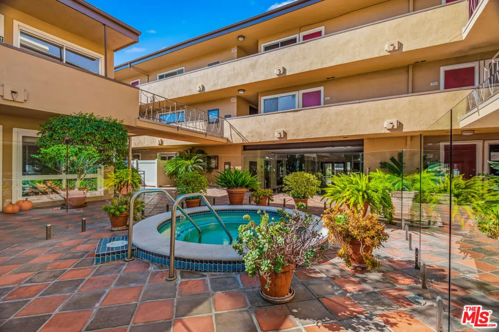 970 Palm Avenue 101, West Hollywood, California 90069 home-pic-29