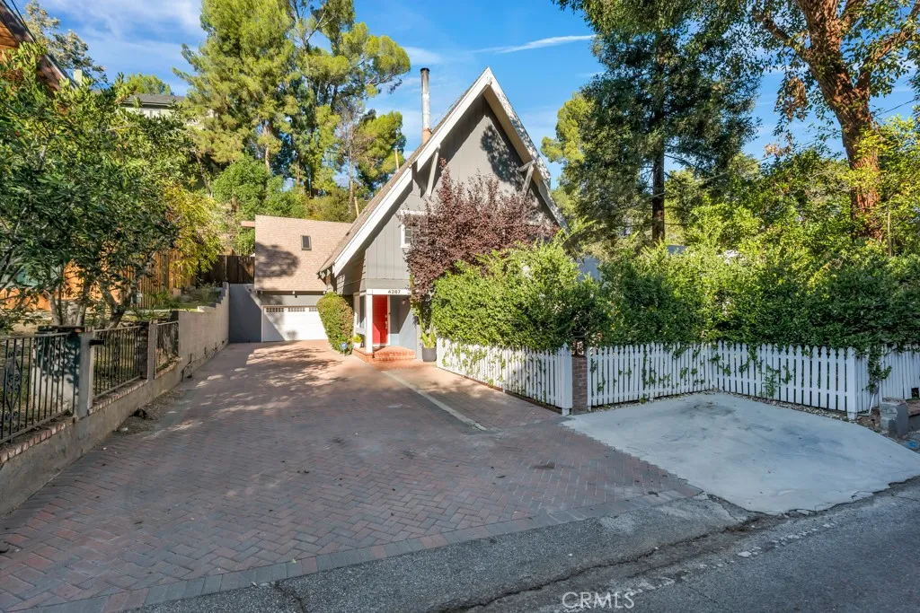 4267 Canoga Avenue, Woodland Hills, California 91364 home-pic-1