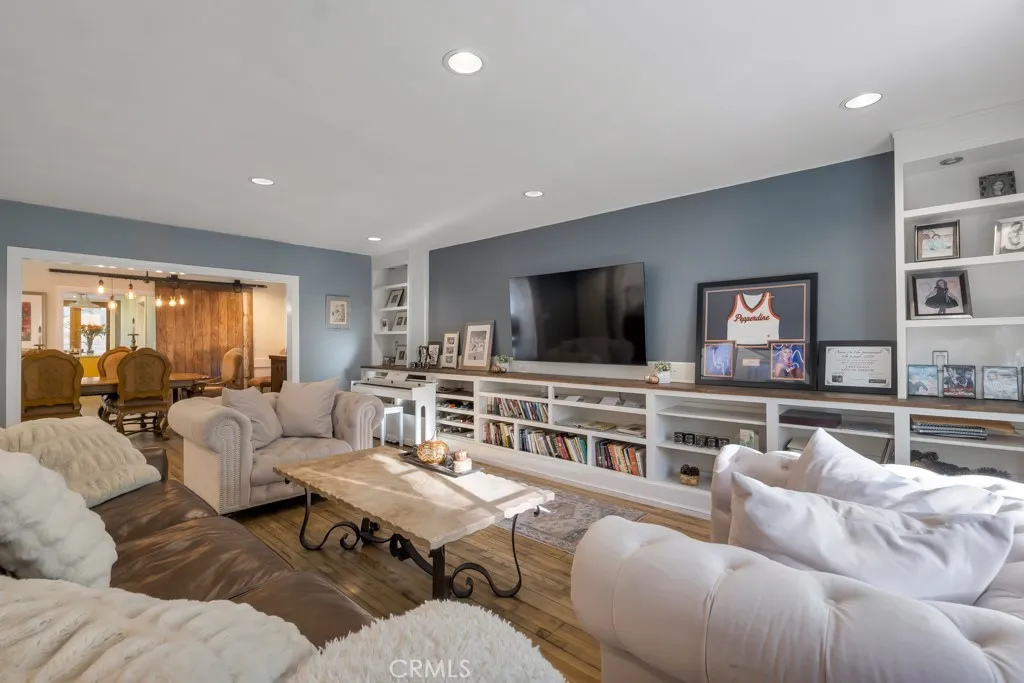 4267 Canoga Avenue, Woodland Hills, California 91364 home-pic-6