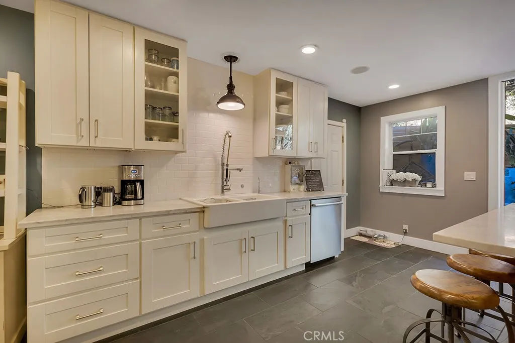 4267 Canoga Avenue, Woodland Hills, California 91364 home-pic-12