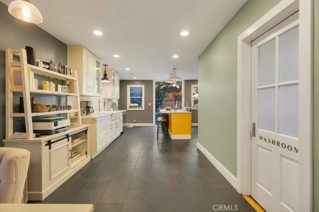 4267 Canoga Avenue, Woodland Hills, California 91364 home-pic-19