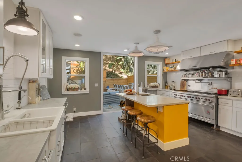 4267 Canoga Avenue, Woodland Hills, California 91364 home-pic-10
