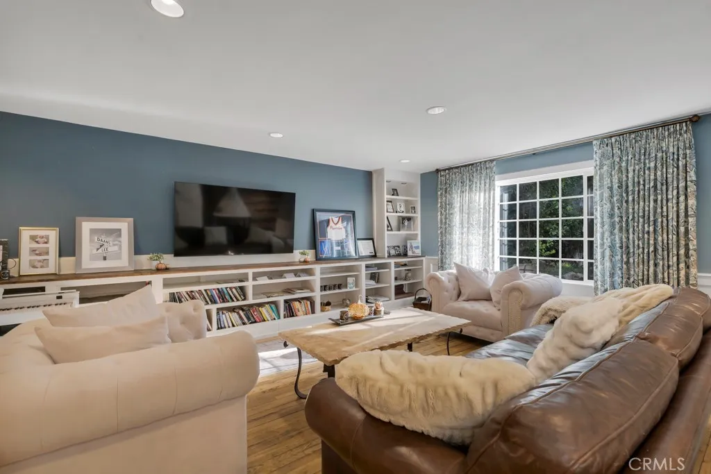 4267 Canoga Avenue, Woodland Hills, California 91364 home-pic-8