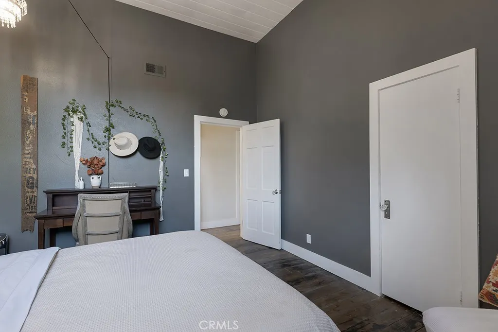 4267 Canoga Avenue, Woodland Hills, California 91364 home-pic-33