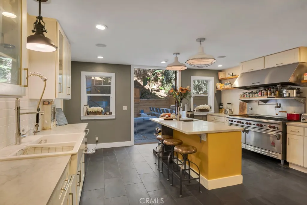 4267 Canoga Avenue, Woodland Hills, California 91364 home-pic-13